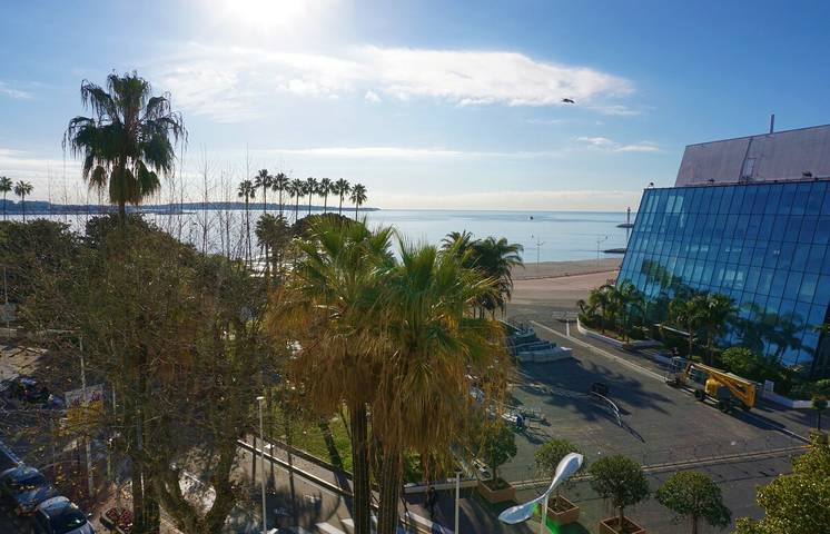 Gîte pour 4 personnes, avec Terrasse dans Palais Des Festivals Et Des Congres