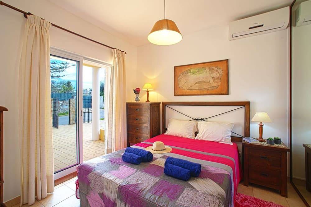 Wunderbares alleinstehendes Ferienhaus mit Klimaanlage, privatem Pool,  W-Lan, Tv und Terrasse in Estômbar, Lagoa