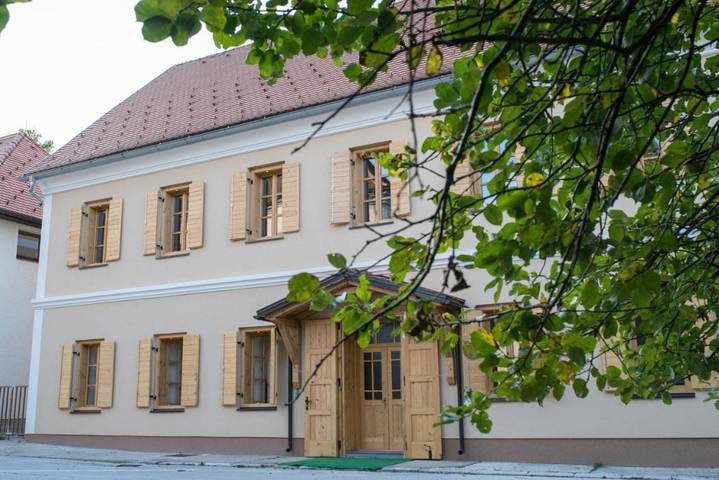 Location de vacances pour 4 personnes, avec Terrasse ainsi que Jardin et Vue dans Brod na Kupi