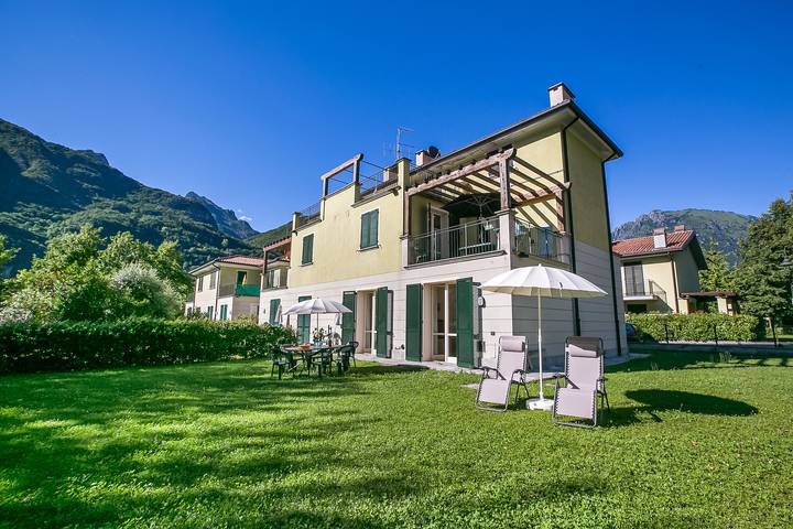 Gîte pour 6 personnes, avec terrasse et vue sur le lac, adapté aux familles dans Porlezza - 3