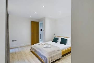Apartment for 9 People in Tower Hamlets, London, Photo 1