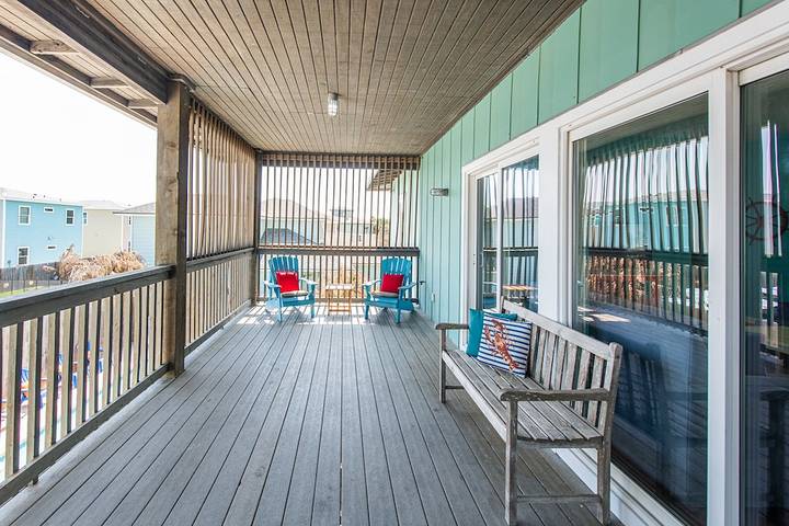Vacation home for 16 people, with pool and balcony as well as yard in Port Aransas