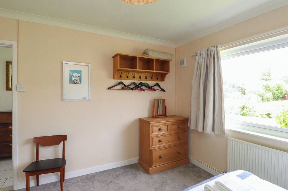 Bro Mebyd, pet friendly, country holiday cottage in Criccieth in Criccieth, Gwynedd