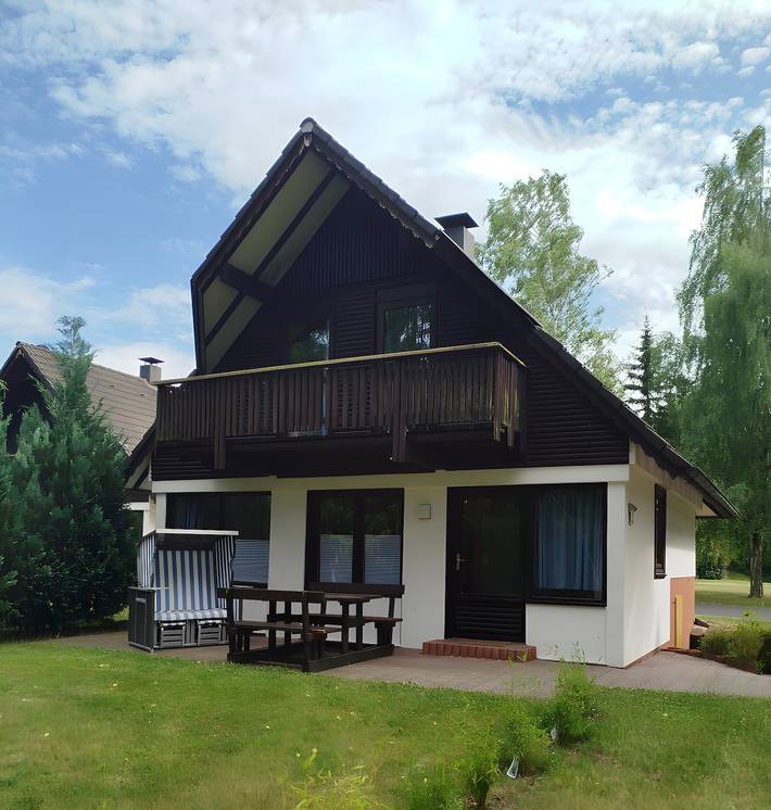 Ferienhaus für 6 Personen, mit Balkon und Garten in Frielendorf