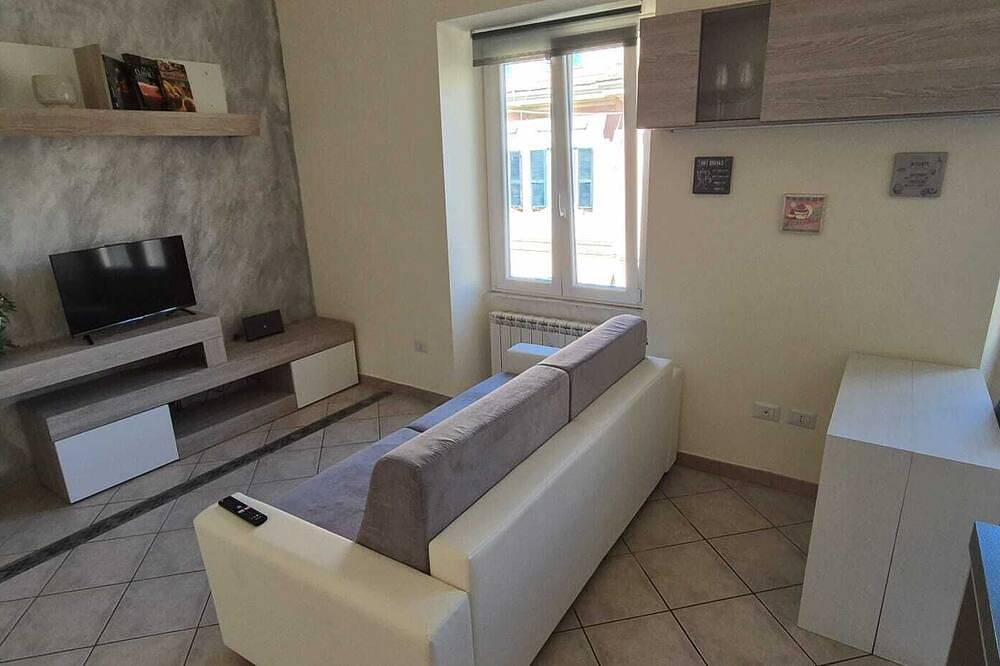Entire apartment, Emerald House. Wonderful apartment in the heart of Grottaferrata in Grottaferrata, Parco Regionale dei Castelli Romani