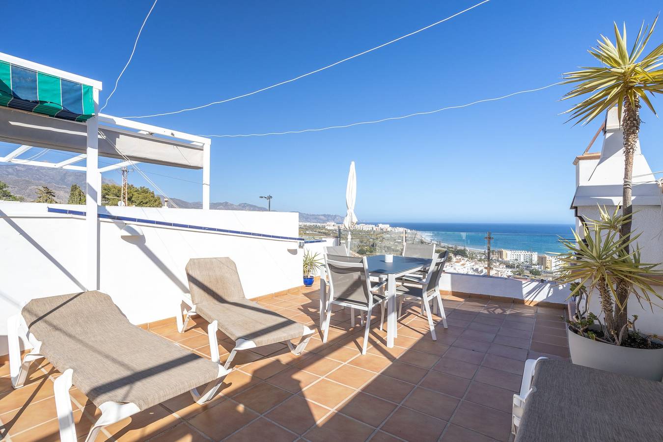 Apartment Plaza Cadiz 11 with Sea View, Pool & Wi-Fi in Urbanización Punta Lara, Nerja