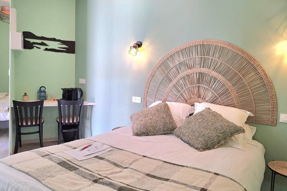 Apartamento entero, Double Room \"Accacia\" in Sainte-Tulle, Parque natural regional del Luberon