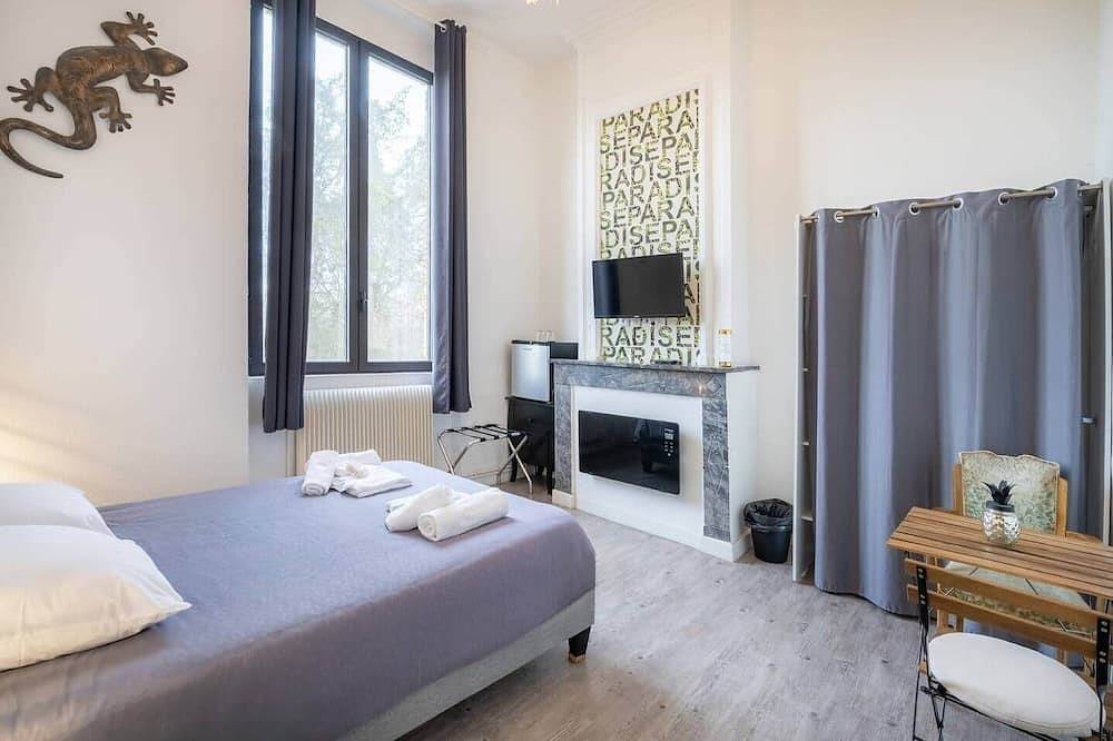 Château Fourclins – charming 8-bedroom gîte with park & pond in Merville, Haute-Garonne