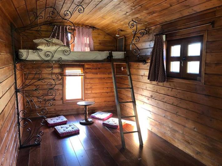 Tente pour 4 personnes, avec Balcon et Terrasse ainsi que Jardin et Vue
