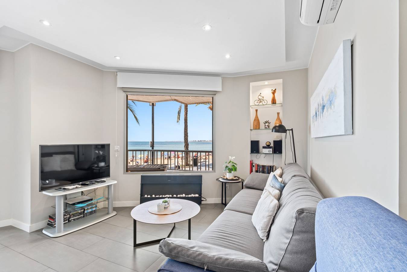 Apartamento entero, Apartamento 'Mtsrat2' con vistas al mar, Wi-Fi y aire acondicionado in Torrevieja Centro, Torrevieja