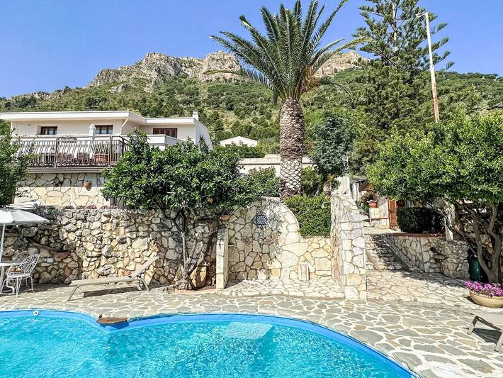 Ferienwohnung für 4 Personen, mit Balkon und Garten in Castellammare del Golfo