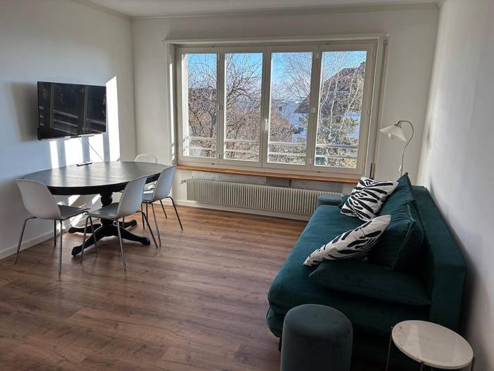 Gîte pour 4 personnes, avec terrasse ainsi que vue et vue sur le lac à Peseux