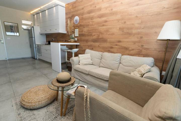 Appart’hôtel pour 4 personnes, avec jardin et sauna ainsi que piscine et vue, animaux acceptés