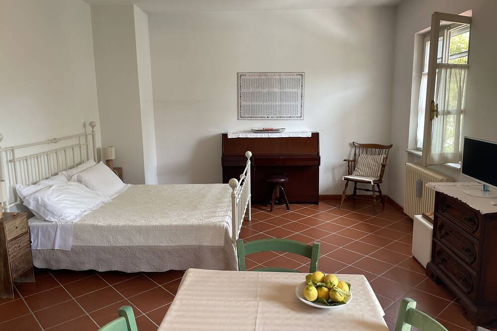 Das Haus im Garten in Marina di Carrara, Carrara