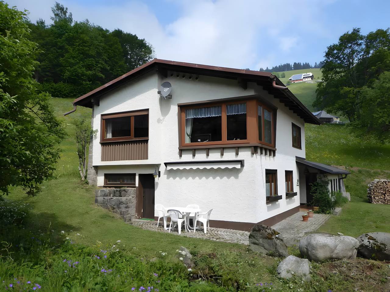 Ferienhaus 'Am Bach' mit Bergblick, privater Terrasse und Wi-Fi in Suedlicher Schwarzwald, Wieden