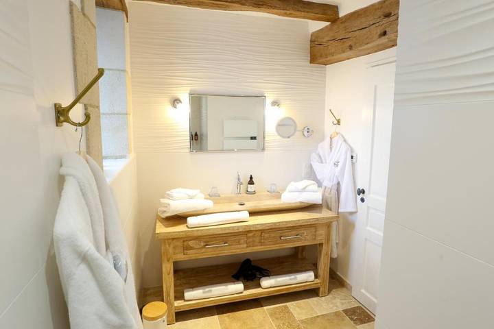 Location de vacances pour 2 personnes, avec terrasse et jardin ainsi que sauna et jacuzzi à Le Petit-Pressigny - 4