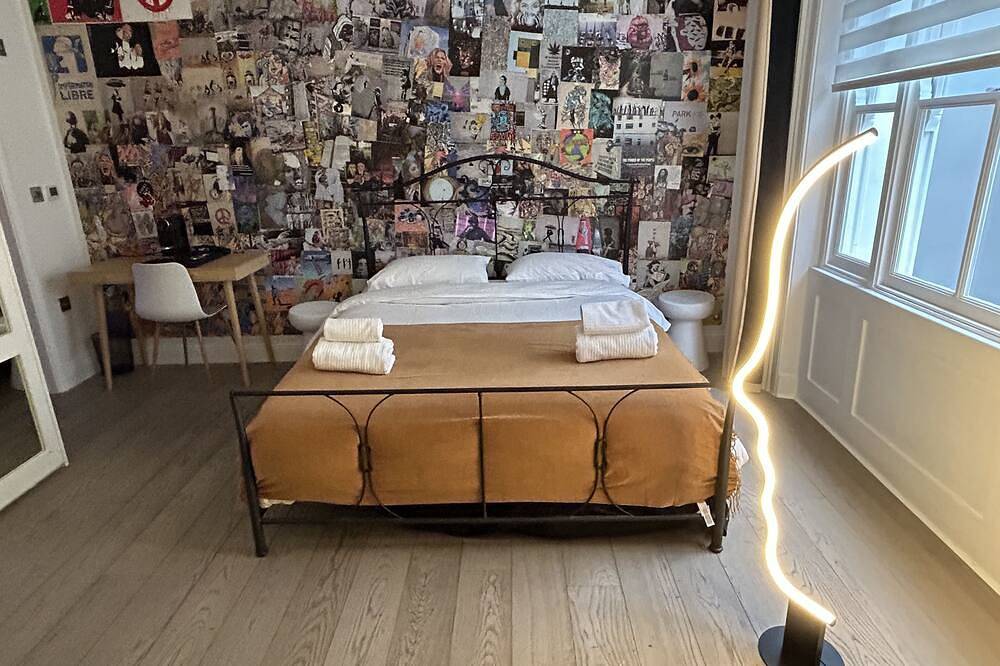 Pop Art Luxury Room Marylebone, your home in London in London, South East England