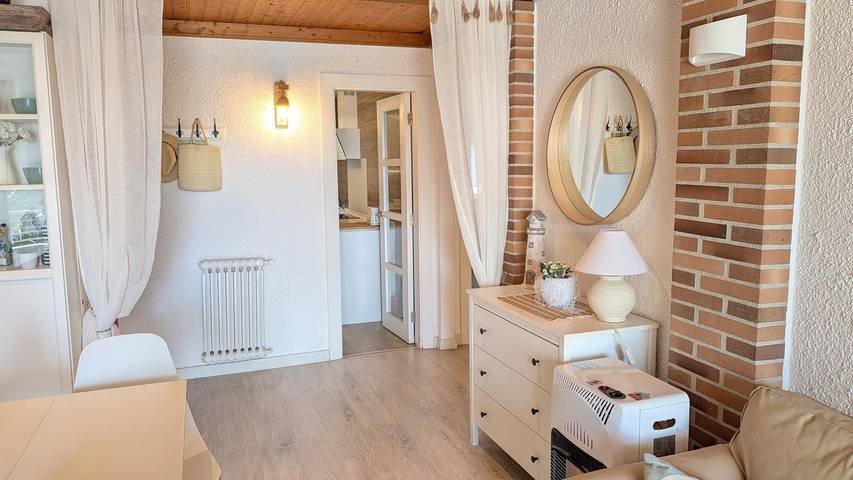 Apartamento entero, Apartamento 'Mar y Encanto' con piscina compartida, Wi-Fi y aire acondicionado in Cala dels Penyals (Miami Playa), Miami Playa