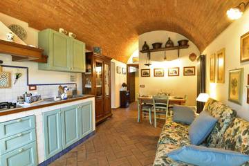 Gîte pour 4 personnes, avec vue et jardin dans Isola d'Arbia