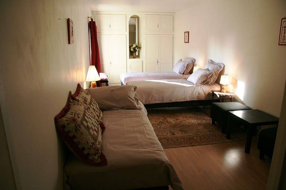Stone Cottage, 2 chambres à coucher jusqu'à 6, piscine, dans un Xviiè C Château, Vallée de la Loire in Bournand, Vallée de la Loire