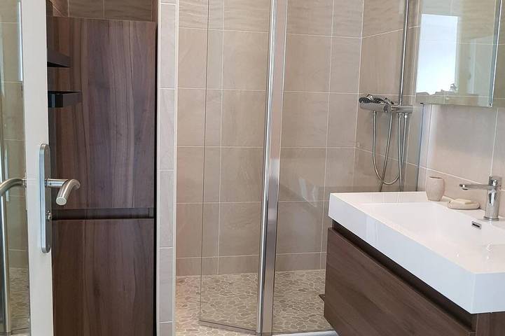 Gîte pour 2 personnes, avec terrasse ainsi que jardin et jacuzzi dans Plage de Nauzan - 4