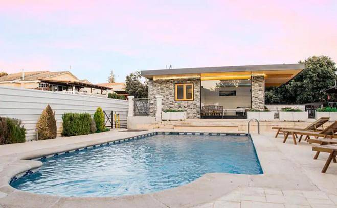 Casa de vacaciones para 4 personas, con piscina y vistas además de sauna y jardín - 1