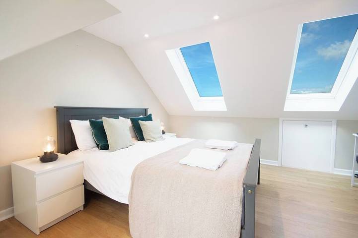 Stylish Salcombe House, Walk to Beach & Town, Dogs, Garden, 2 Parking, Sleeps 6 in Salcombe, South Devon
