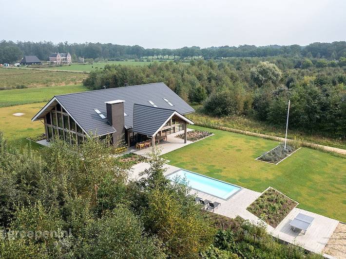 Ferienhaus für 24 Personen, mit Balkon/Terrasse und Terrasse sowie Pool und Sauna in Aalten