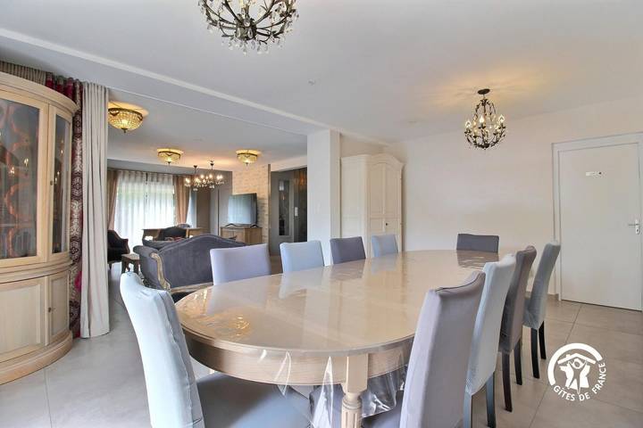 Gîte pour 10 personnes, avec terrasse et piscine ainsi que sauna et jardin à Treffléan - 4