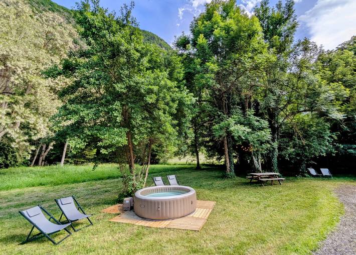 Gîte pour 10 personnes, avec terrasse ainsi que jacuzzi et jardin, animaux acceptés dans Les Deux Alpes - 4