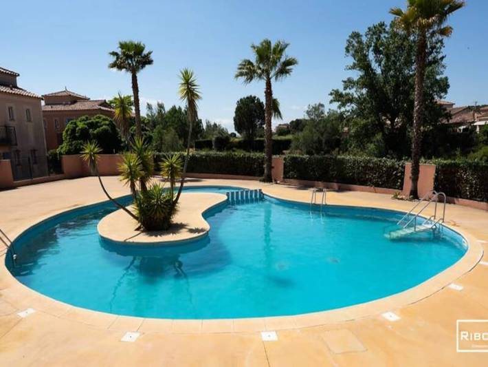 Appartement de vacances pour 7 personnes, avec terrasse ainsi que piscine et jardin, adapté aux familles à Béziers