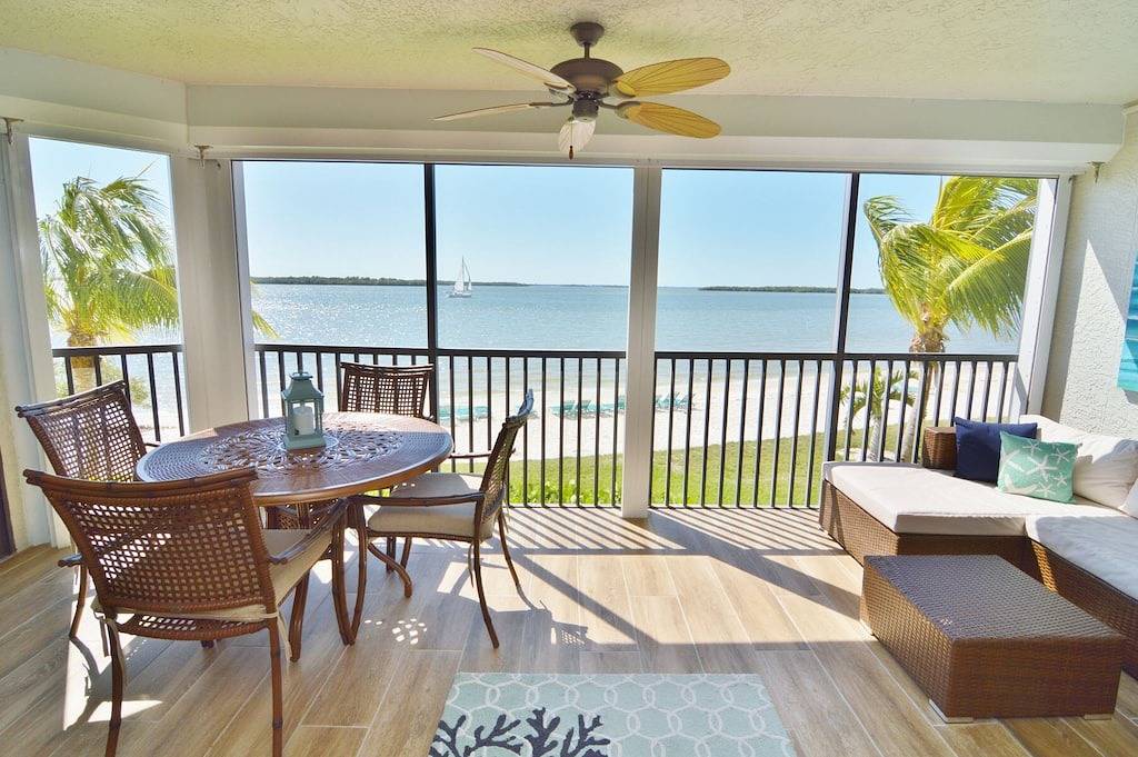 Ganze Wohnung, Neu renovierte Eigentumswohnung direkt am Strand im Sanibel Harbour Resort in Punta Rassa, Southwest Florida
