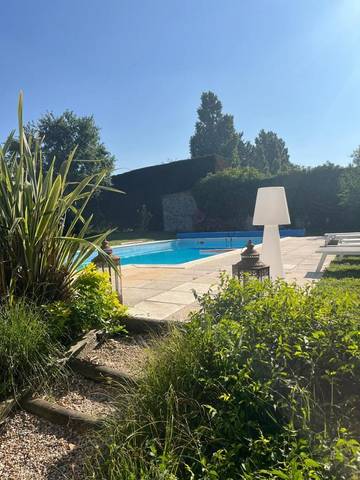 Cottage pour 10 personnes, avec piscine ainsi que jardin et vue à Fontaine-sous-Jouy