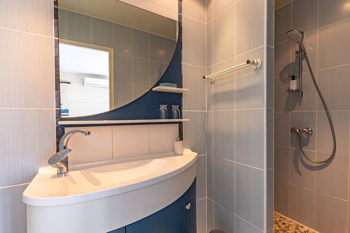 Chambre d’hôtes « La Cotinière » avec piscine partagée, jardin privé et climatisation in Saint-Pierre-d'Oléron, Côte de Beauté