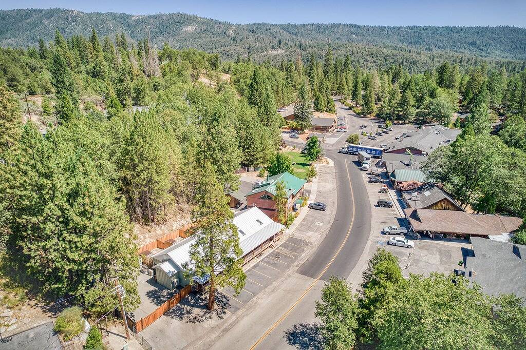 Cottage Like Suite With Private Hot Tub in Bass Lake