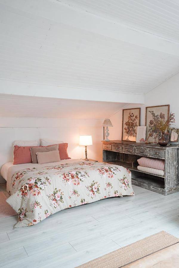 Chambre d’hôte pour 3 personnes, avec piscine ainsi que jardin et vue