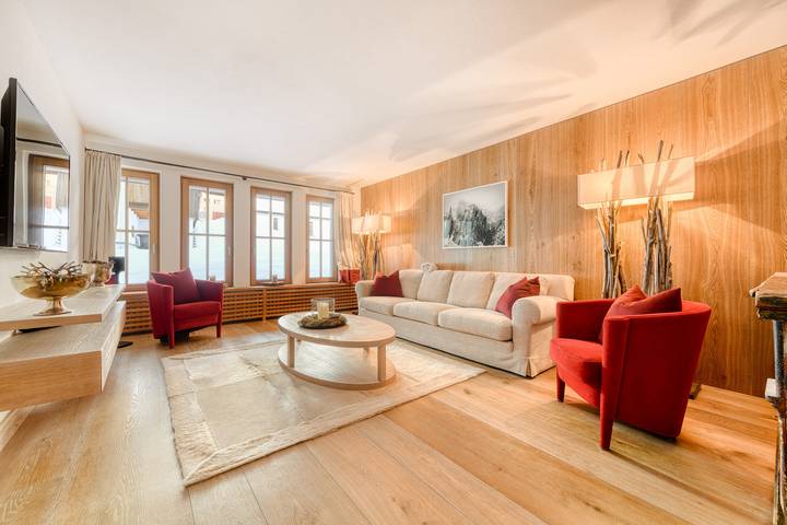 Ferienhaus für 18 Personen, mit Balkon und Terrasse sowie Garten und Sauna im Lechtal