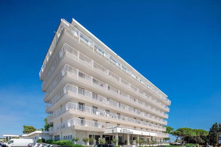 Hôtel pour 4 personnes, avec Balcon et Terrasse ainsi que Jacuzzi et Jardin dans Porto Santa Margherita Di Caorle