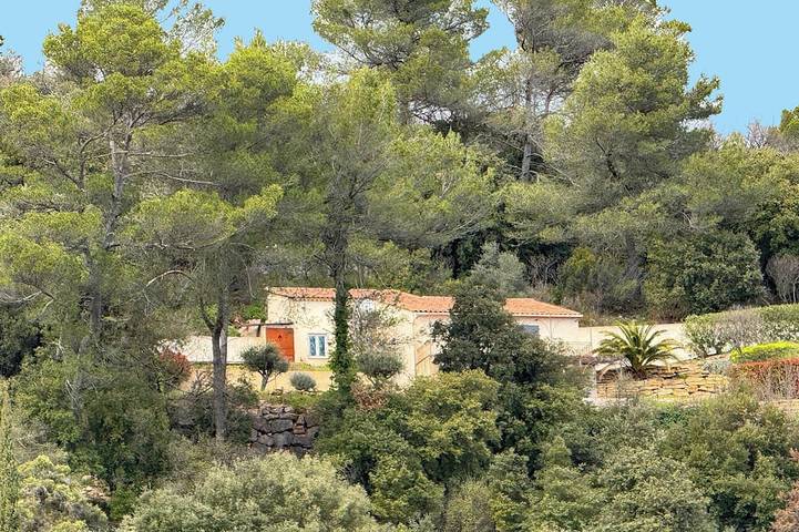 Location de vacances pour 5 personnes à Méounes-lès-Montrieux