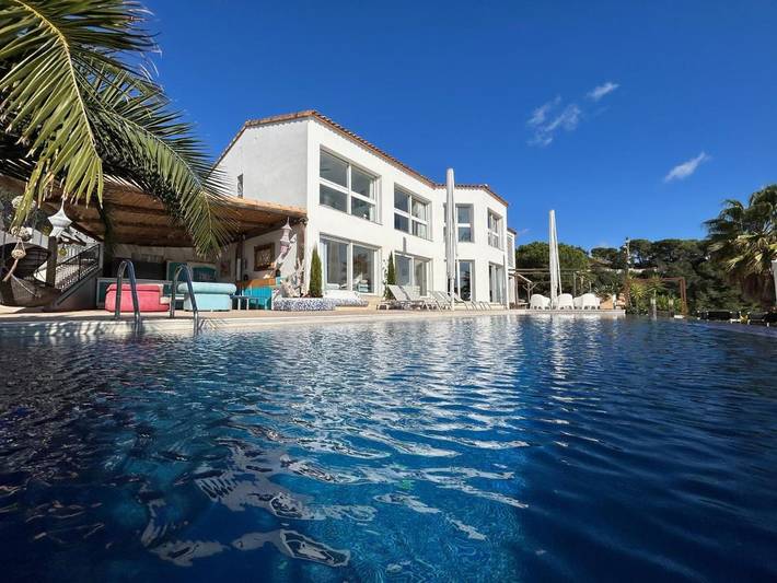 Chalet para 29 personas, con piscina además de jardín y jacuzzi, Familias con niños en Provincia de Gerona - 2