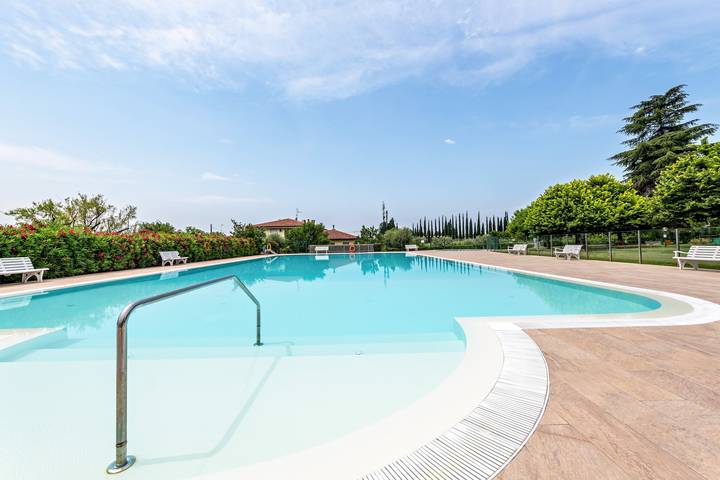 Holiday rental for 5 people, with Garden and Children pool as well as Lake view