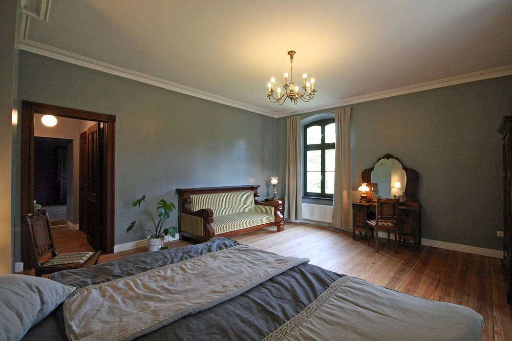 Herrenhaus Viecheln Anno 1869 Suite Georg in Behren-Lübchin, Mecklenburgische Ostseeküste