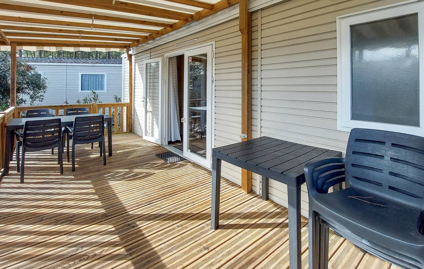 Acogedora casa móvil con lavadora y parque infantil, ¡a un paso de Dune Seule Bouchée! in Saint-Julien-en-Born, Côte d’Argent