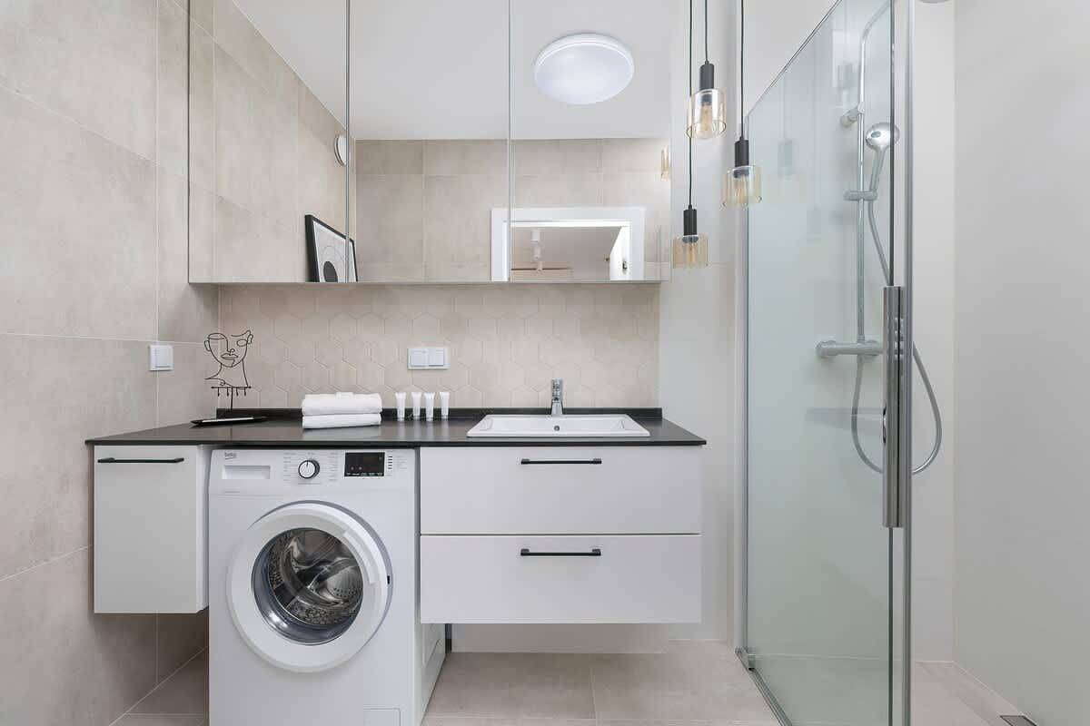 Ganze Wohnung, Spacious Apartment with River View | Pool & Spa, Parking in Dziwnów, Baltic Sea Pomerania