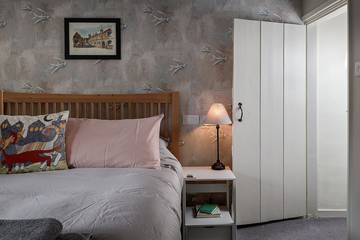 Log Cabin for 3 People in Surrey Hills, South East England, Photo 2