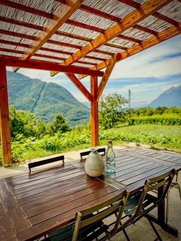 Gîte pour 4 personnes, avec jardin ainsi que terrasse et vue à Albertville