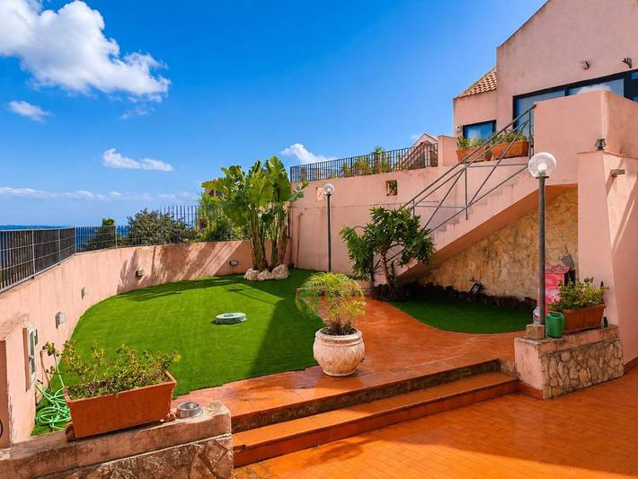 Casa vacanza per 3 persone, con Balcone e Terrazza nonché Giardino e Piscina a Ganzirri