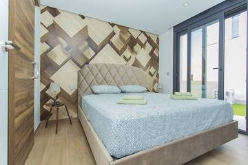 Villa for 8 People in Torrevieja, Costa Blanca, Photo 1