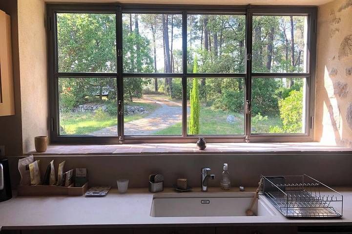 Gîte pour 6 personnes, avec piscine ainsi que terrasse et jardin à Banne - 2