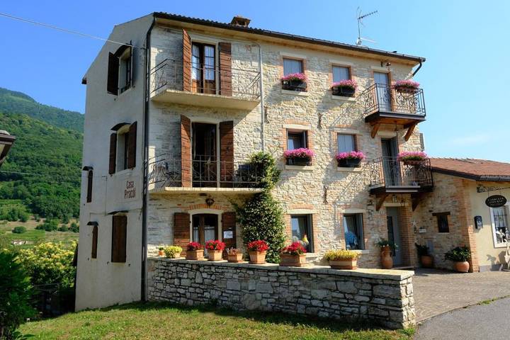 Ferienhaus für 4 Personen, mit Balkon und Terrasse sowie Garten und Ausblick